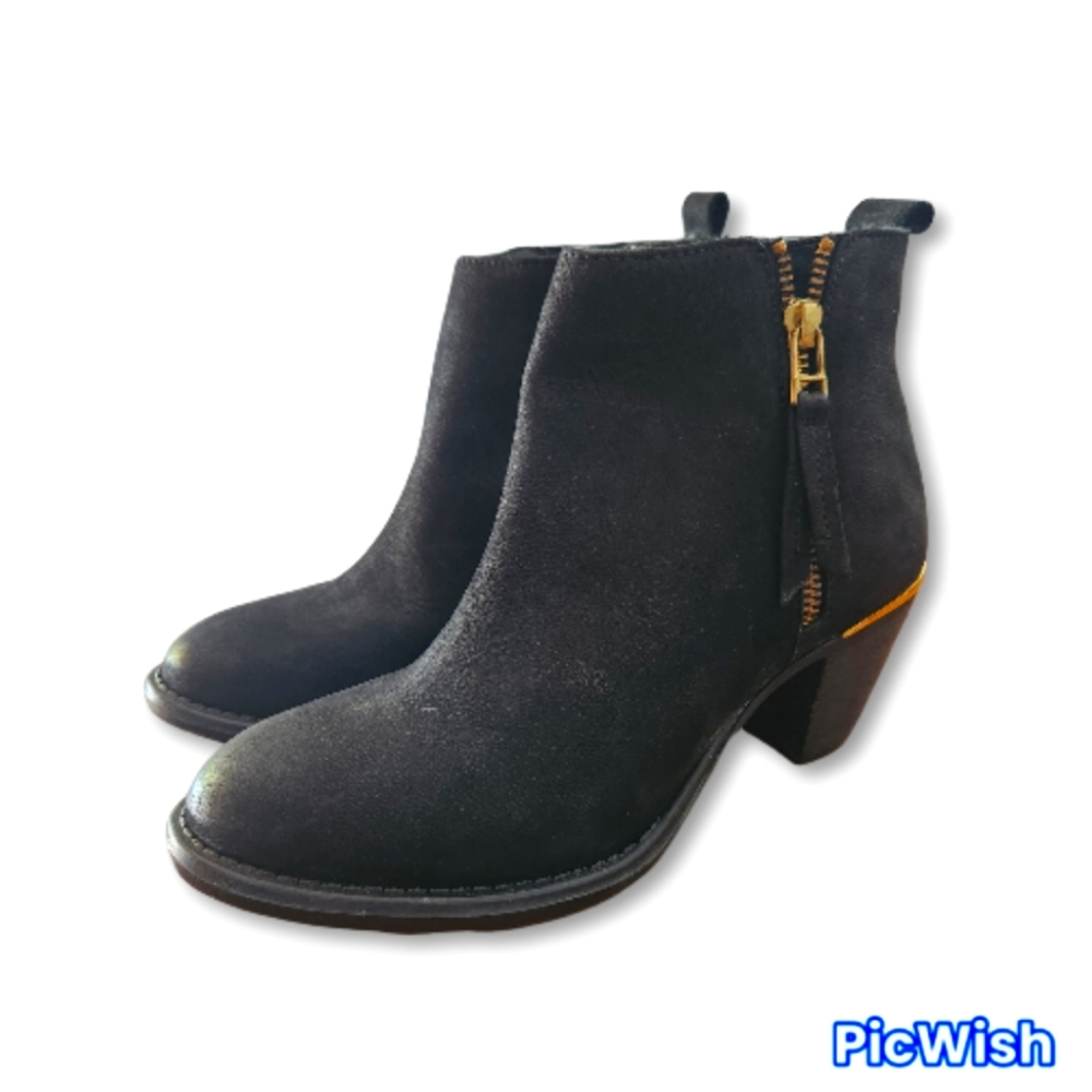 NWOT Steve Madden Booties